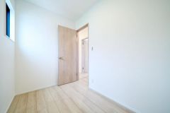 窓付き換気OKの納戸