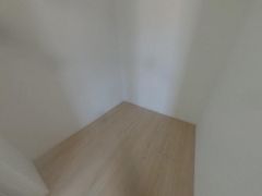 季節物の衣装もスッキリ収納できるWIC