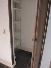 気持ちよく家族を迎えられる玄関収納付き