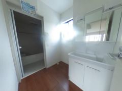 収納力と機能性にすぐれた洗面台