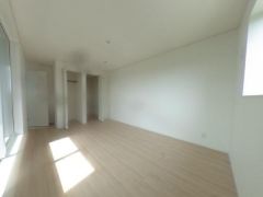 寝室・子供部屋に最適な明るい洋室