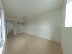 寝室・子供部屋に最適な明るい洋室