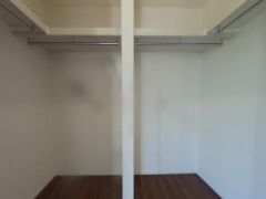 季節物の衣装もスッキリ収納できるWIC