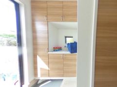 気持ちよく家族を迎えられる玄関収納付き