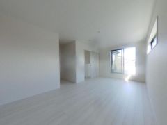 寝室・子供部屋に最適な明るい洋室