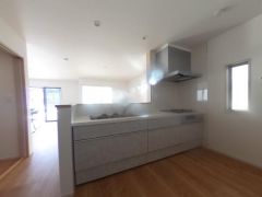 料理をしながら会話を楽しめる対面キッチン