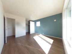 寝室・子供部屋に最適な明るい洋室