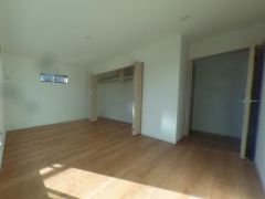 寝室・子供部屋に最適な明るい洋室