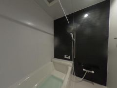 １日の疲れをいやす浴室は1坪以上