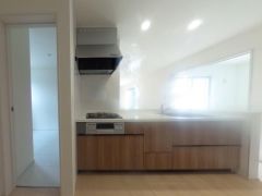 料理をしながら会話を楽しめる対面キッチン