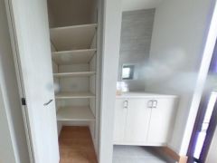 気持ちよく家族を迎えられる玄関収納付き