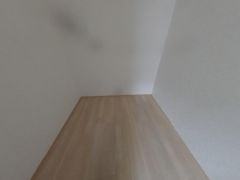 季節物の衣装もスッキリ収納できる納戸