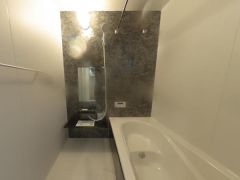 １日の疲れをいやす浴室は1坪以上