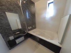 １日の疲れをいやす浴室は1坪以上