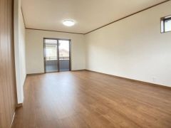 寝室・子供部屋に最適な明るい洋室