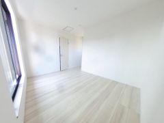 寝室・子供部屋に最適な明るい洋室