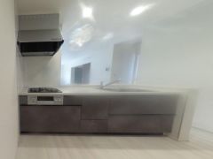 料理をしながら会話を楽しめる対面キッチン