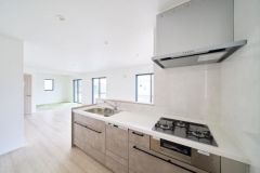 料理をしながら会話を楽しめる対面キッチン