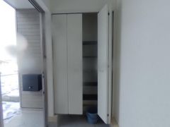 気持ちよく家族を迎えられる玄関収納付き