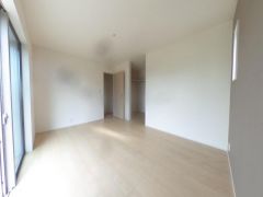 寝室・子供部屋に最適な明るい洋室