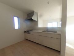 料理をしながら会話を楽しめる対面キッチン