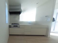 料理をしながら会話を楽しめる対面キッチン