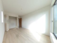 寝室・子供部屋に最適な明るい洋室