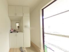 気持ちよく家族を迎えられる玄関収納付き