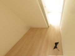 季節物の衣装もスッキリ収納できるWIC