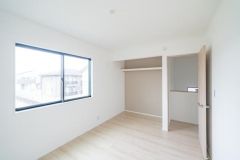 寝室・子供部屋に最適な明るい洋室