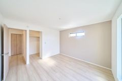 寝室・子供部屋に最適な明るい洋室