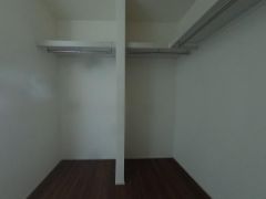 季節物の衣装もスッキリ収納できるWIC
