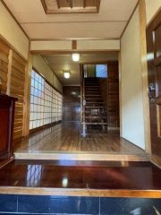 気持ちよく家族を迎えられる玄関収納付き