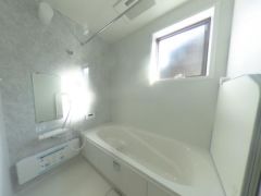 １日の疲れをいやす浴室は1坪以上