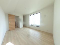 寝室・子供部屋に最適な明るい洋室