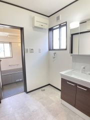 収納力と機能性にすぐれた洗面台
