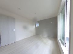 寝室・子供部屋に最適な明るい洋室