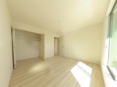 寝室・子供部屋に最適な明るい洋室