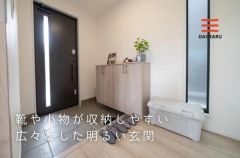 気持ちよく家族を迎えられる玄関収納付き