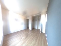 寝室・子供部屋に最適な明るい洋室