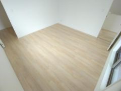 寝室・子供部屋に最適な明るい洋室