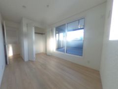 寝室・子供部屋に最適な明るい洋室