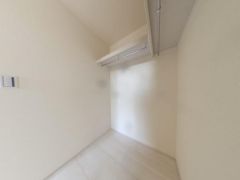 季節物の衣装もスッキリ収納できるWIC