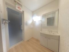 収納力と機能性にすぐれた洗面台