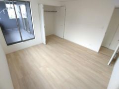 寝室・子供部屋に最適な明るい洋室