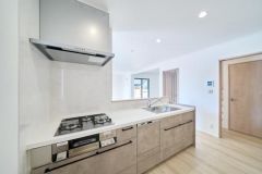 料理をしながら会話を楽しめる対面キッチン