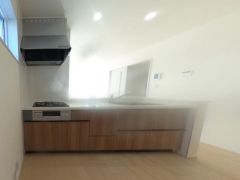 料理をしながら会話を楽しめる対面キッチン