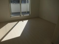 寝室・子供部屋に最適な明るい洋室