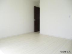 寝室・子供部屋に最適な明るい洋室