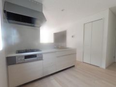 料理をしながら会話を楽しめる対面キッチン